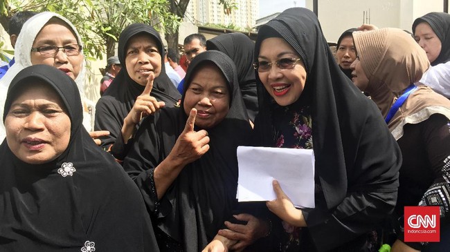 Ide besarnya, Sylviana ingin menjadikan pelayanan di puskemas setara dengan rumah sakit sehingga warga tak perlu jauh-jauh pergi ke rumah sakit.