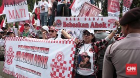 Pendukung Ahok Putar Lagu Slank dan 'Om Telolet Om' Saat Aksi