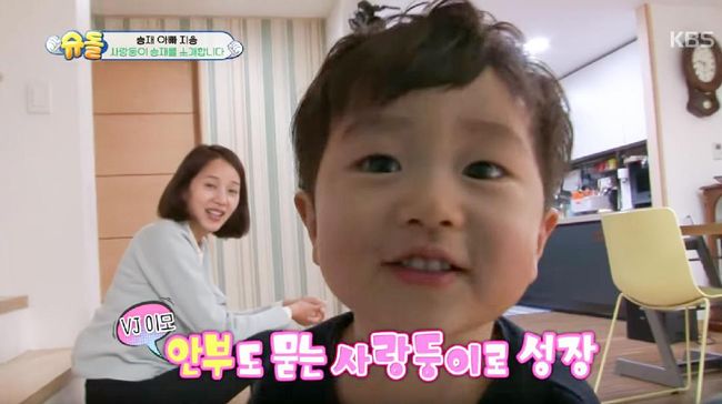 Aktor Ki Tae Young dan putrinya Rohee (2) resmi meninggalkan 'The Return of Superman' setelah terlibat selama dua tahun dalam acara tersebut.