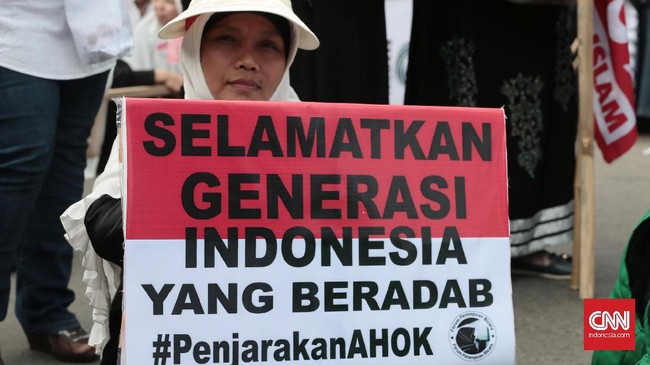Burhanuddin mengatakan, dirinya tidak memiliki motif atau pun berafiliasi dengan pihak tertentu saat dirinya melaporkan Ahok. 