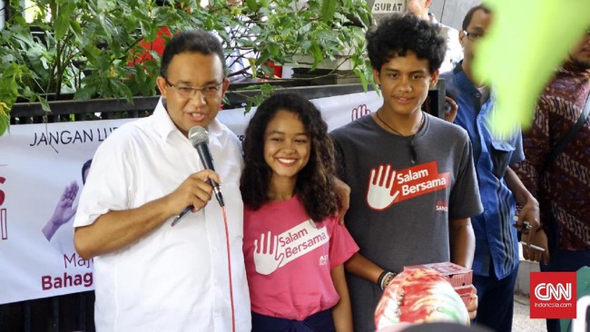Anies Baswedan Sambut Kelahiran Cucu Pertama, Resmi Jadi Kakek Anies Baswedan resmi menjadi kakek setelah putri sulungnya Mutiara melahirkan anak pertamanya.