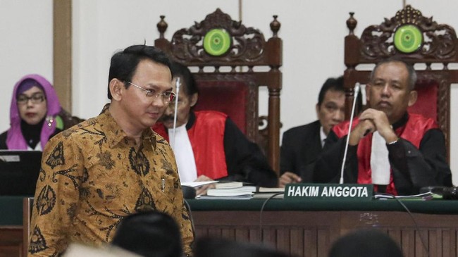 Sekjen FPI Novel Chaidir Hasan dalam kesaksiannya mengaku mengetahui kasus Ahok lewat pesan whatsapp dan rekaman video pidato Ahok di Kepulauan Seribu.