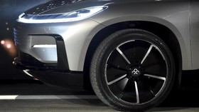 Serentak Melarang Mobil Bensin dan Diesel di 2040