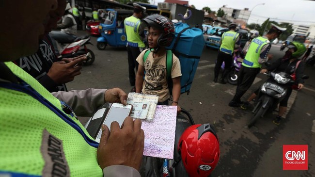 Potensi nilai pajak dari para penunggak pajak kendaraan bermotor di DKI Jakarta ditaksir mencapai Rp1,8 triliun.