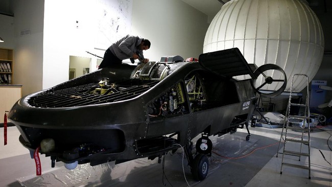 CEO Kitty Hawk, Sebastian Thrun mengatakan lima tahun lagi orang bisa memanggil mobil terbang melalui aplikasi ponsel pintar.