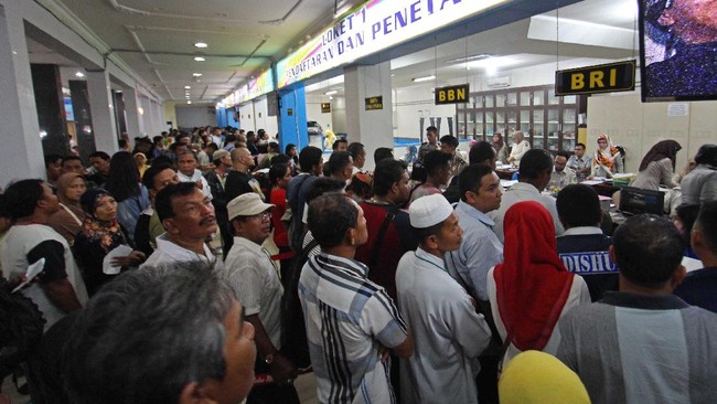 Penyesuaian tarif penerbitan surat-surat kendaraan bermotor dilakukan secara berkala tetapi tidak setiap tahun.