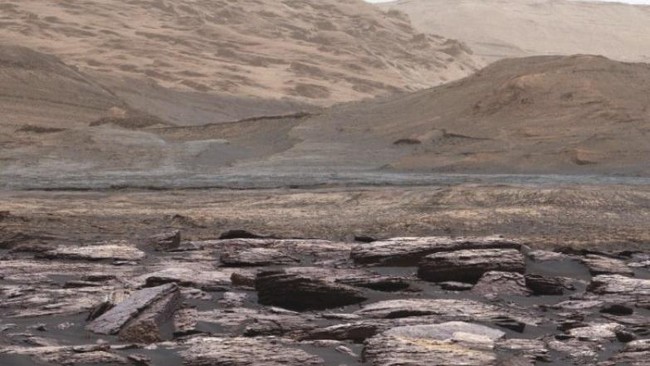 This new image from the Mars Curiosity rover captures purple-colored rocks on the surface of lower Mount Sharp. (NASA/JPL-Caltech/MSSS)