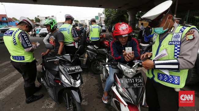 Selama lima hari pelaksanaan operasi Zebra sejak 1 November lalu, Dirlantas Polda Metro Jaya mendata sudah ada 44.574 tindakan tilang yang dilakukan.