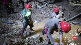 Para 'Pengais' Nafkah dari Tambang Permata Myanmar
