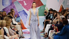 Schiaparelli Masuk Jajaran Rumah Mode Haute Couture