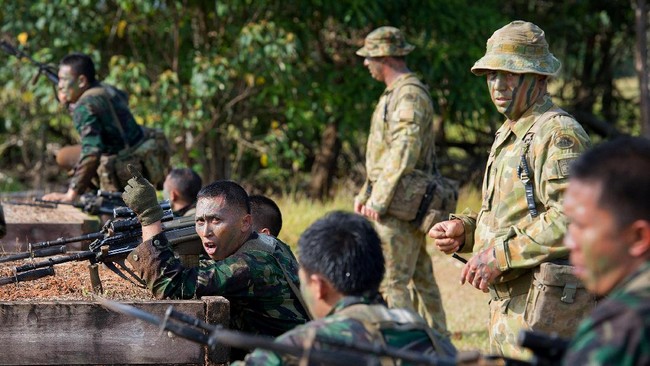 Menko Polhukam Wiranto menyebut TNI dan militer Australia tidak menghentikan seluruh kerja sama militer, melainkan hanya pelatihan di bidang bahasa.