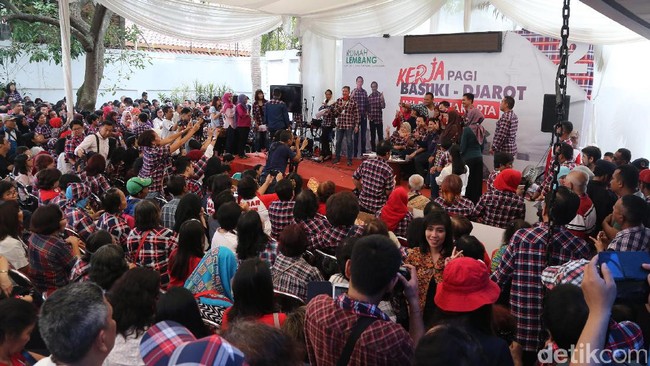 Posko pemenangan pasangan Basuki Tjahaja Purnama-Djarot Saiful Hidayat kembali ramai didatangi para pendukung dan simpatisan.