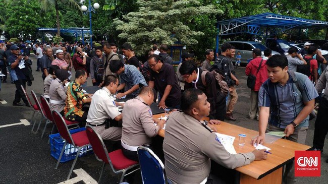 Polda Metro Jaya berharap masyarakat memanfaatkan masa pemutihan pajak kendaraan bermotor. Ada 1,3 juta kendaraan yang menunggak pajak di atas 10 tahun.