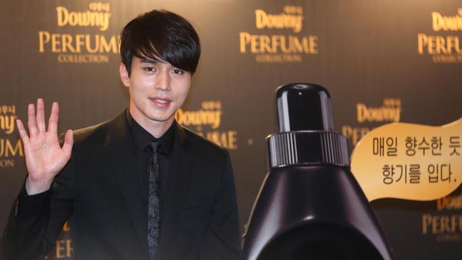 Mereka sama-sama mengenakan busana hitam dan berpose foto berdua, membuat penggemar berharap suatu saat keduanya bisa bekerja sama dalam film.