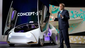 Toyota Benamkan 'Siri' untuk Mobil Otonom Anyarnya