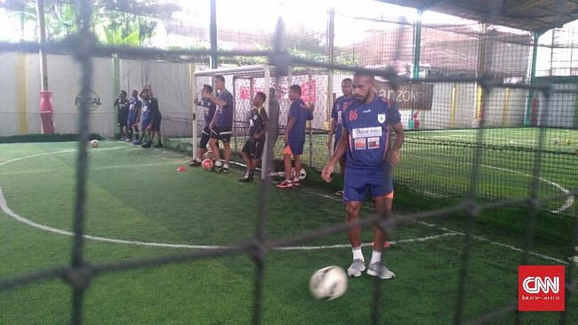 Ketika PT GTS mengambil keputusan menunda laga ekshibisi, Persipura telah tiba di Jakarta. Kerugian transportasi mereka akan ditanggung PT GTS.