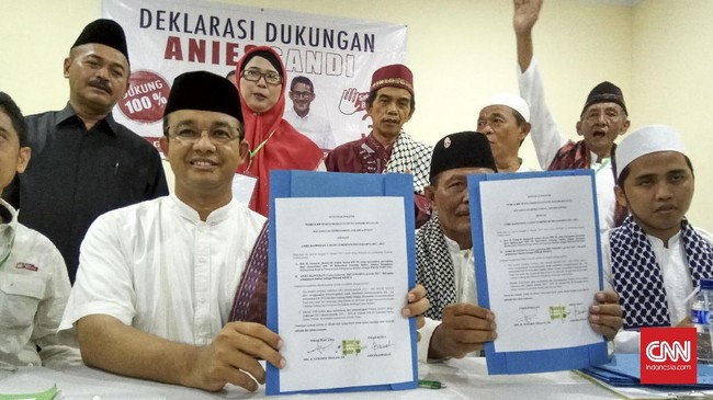 Anies berjanji akan berjuang agar warga RW 09 Kelurahan Gunung Sahari Selatan bisa memiliki tanah yang telah mereka tempati selama puluhan tahun.