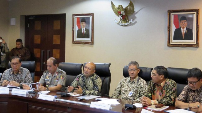 Kadiv Humas Mabes Polri Inspektur Jenderal Boy Rafli Amar mengatakan, pengkajian ulang mengenai tarif penerbitan STNK dan BPKB menjadi hak pemerintah.