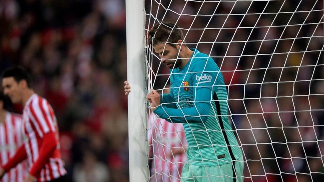 Pernyataan bek Barcelona Gerard Pique yang menuduh buruknya kualitas para wasit di Spanyol dinilai mencemarkan nama baik para korps pengadil lapangan.