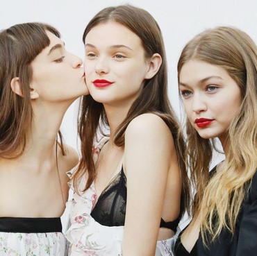 7 Tips Make Up yang Lagi Viral di TikTok 2022