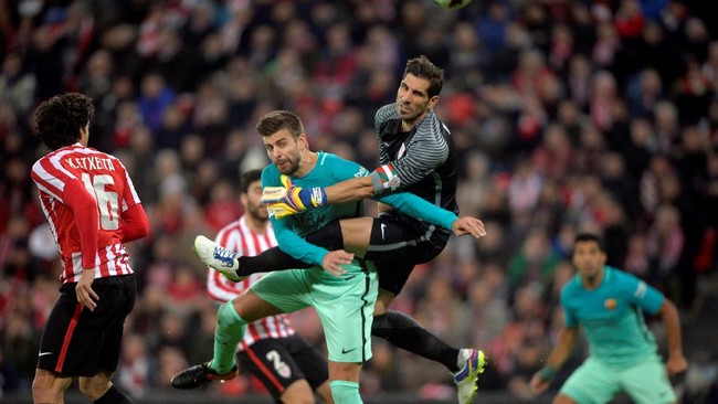 Bek Barcelona Gerard Pique menilai, wasit seharusnya memberikan dua penalti kepada Barcelona akibat pelanggaran yang dilakukan pemain Athletic Bilbao.