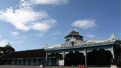 Viral Video Putri Keraton Surakarta Mohon-mohon untuk Bertemu Sang Ayah