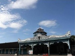 Keraton Surakarta Dipermak, Dimulai dari Gerbang Gladak