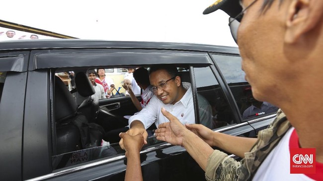 Calon Gubernur DKI Jakarta Anies Baswedan berjanji menjalankan putusan Pengadilan Tata Usaha Negara terkait kemenangan warga korban penggusuran Bukit Duri.