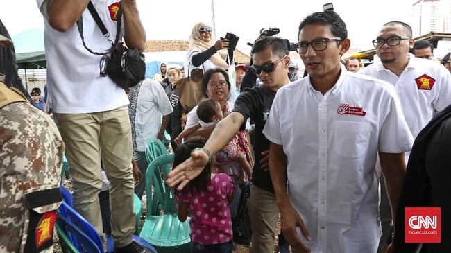 Sandiaga menyebut dua pengusaha itu bergerak di bidang telekomunikasi dan sumber daya alam. Namun dia enggan mengungkap nama pengusaha yang membantunya.