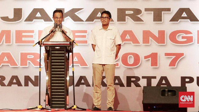 Tiga program utama Anies-Sandi adalah menciptakan lapangan kerja, menekan harga kebutuhan pokok, dan meningkatkan kualitas pendidikan dan kesehatan.
