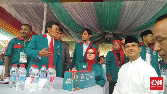 Calon Gubernur DKI Jakarta Anies Baswedan turut hadir dalam acara Partai Idaman yang dipimpin oleh Si Raja Dangdut itu.
