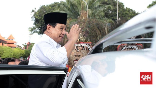Semua elite politik saat ini sedang melihat dan membaca peluang untuk apakah mendukung Joko Widodo atau bergabung dengan para penantang Jokowi.