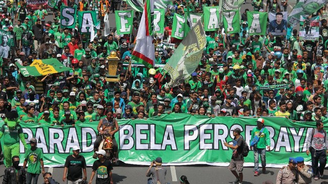 Bonek diminta Hansamu Yama Pranata berlaku santun saat Persebaya Surabaya vs Persib Bandung pada lanjutan Liga 1 2019.