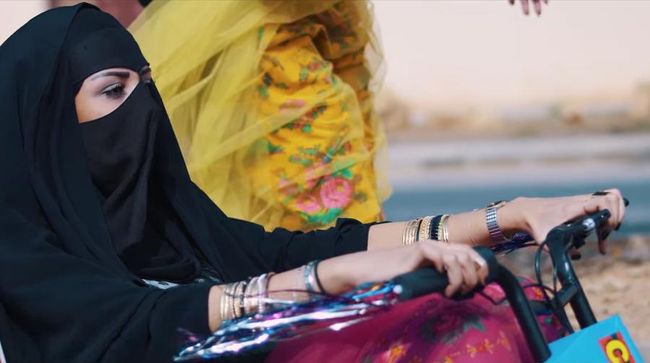 Hukum Mengenakan Cadar bagi Wanita Muslim Menurut Ulama