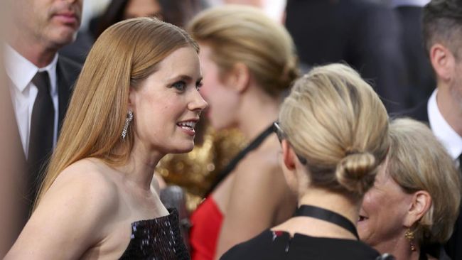 Keduanya serta sejumlah aktor Hollywood lainnya seperti Denzel Washington, dan Viola Davis menikmati momen saat hadiri pesta perayaan pra Golden Globes.