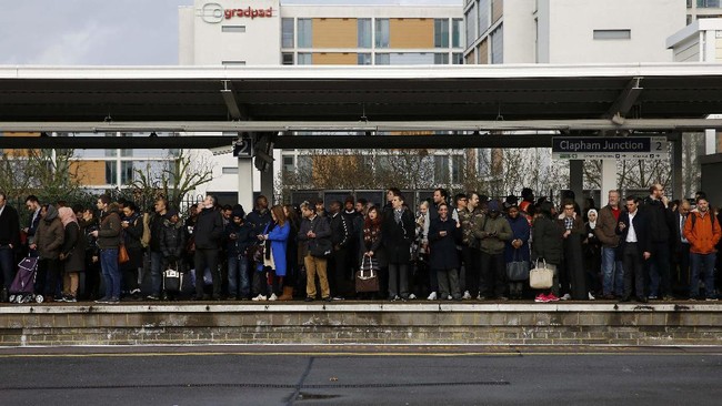 Serangkaian mogok kerja petugas kereta bawah tanah di London awal pekan ini menyebabkan kekacauan lalu lintas dan jutaan penumpang terlantar.