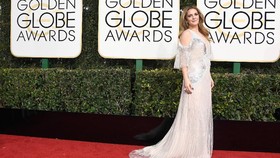 Luncurkan Label Sendiri, Drew Barrymore Rambah Dunia Mode