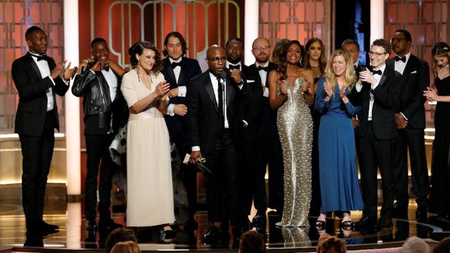 Kemenangan film yang disutradarai Barry Jenkins ini cukup mengejutkan, dengan mengalahkan Manchester by the Sea, Hacksaw Ridge, Hell or High Water, dan Lion.