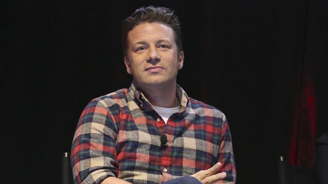 Prihatin dengan kejadian kebakaran apartemen di London, koki selebriti Jamie Oliver menawarkan makanan gratis untuk korban kebakaran.