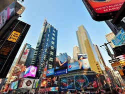 Ramai Merek RI Mejeng di Times Square, Berapa Sih Bayar Iklannya?