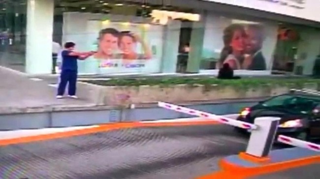 Seorang pria berkewarganegaraan Amerika ditangkap lantaran menembak pejabat konsulat AS di Kota Guadalajara, Meksiko pada Jumat pekan lalu.
