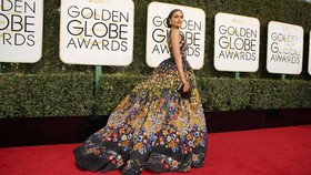 Olivia Culpo Dipilih Jadi Perempuan Terseksi 2019