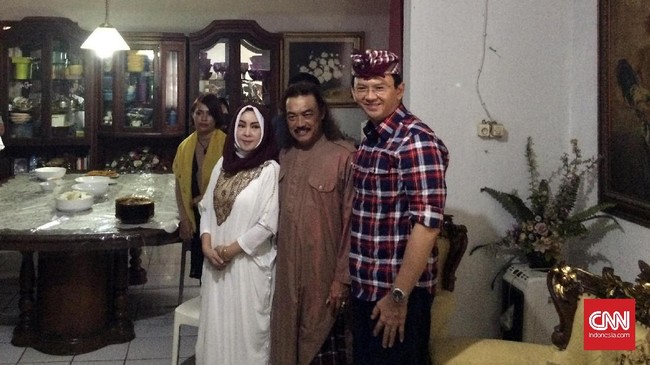 Gus Nuril, pengasuh pesantren Abdurrahman Wahid Soko Tunggal di Cipinang berharap kunjungan Ahok bisa menghapus stigma negatif yang melekat pada cagub DKI itu.