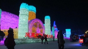 Gemerlap Festival Es dan Salju di China