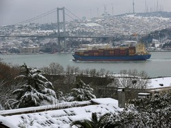 Turki Diguyur Salju, Sekolah hingga Lalin Selat Bosphorus Tutup