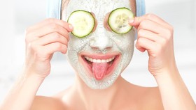 5 Tips Mengencangkan Kulit Wajah Secara Alami