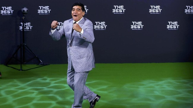 Di mata Diego Maradona, penyerang bintang Barcelona Lionel Messi tetap pemain fenonemal sejagat meski belum memenangi Piala Dunia.