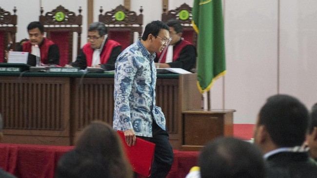 Kapolda Metro Jaya Irjen M Iriawan memprediksi sidang Ahok berlangsung hingga April atau Mei. Pencoblosan Pilkada DKI Jakarta dilaksanakan pada 15 Februari.