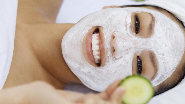 Dehidrasi kulit membuat kulit kering dan rusak. Untuk menghindarinya, kulit patut dijaga kelembapannya.