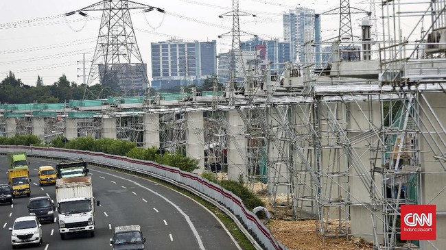 Kontraktor LRT Jabodebek, PT Adhi Karya Tbk menyebut sebagian besar pengerjaan proyek di Bekasi sudah berada di luar jalan tol.
